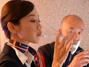 Chị gái nữ thần da trắng và xinh đẹp nói rằng tôi quá giỏi tán tỉnh và yêu cầu tôi quan hệ mạnh với cô ấy