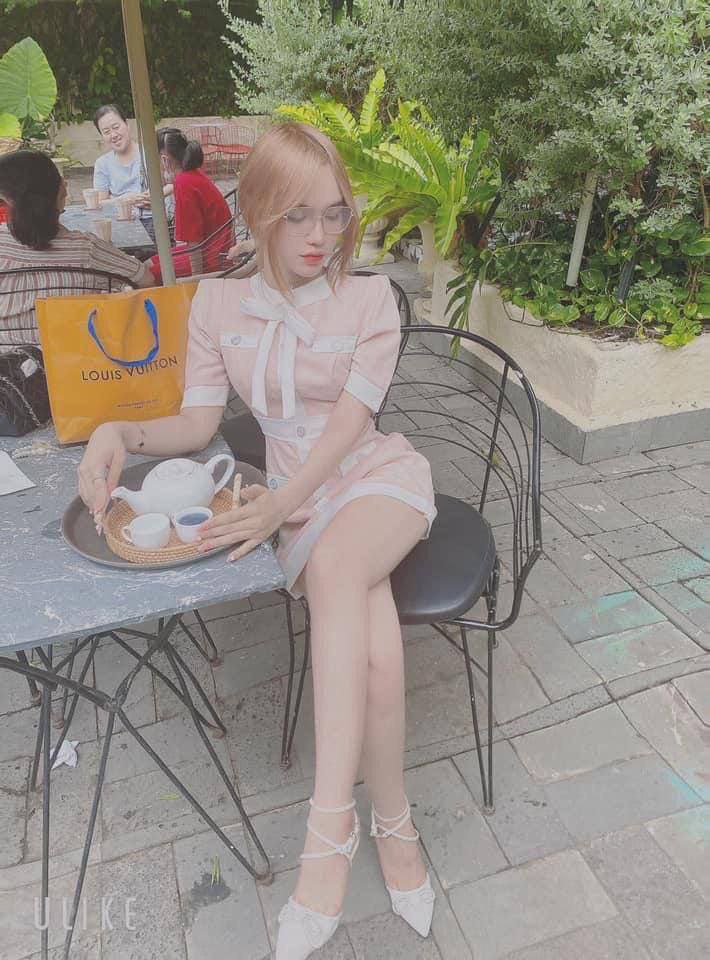 Thuê phòng khách sạn tốt, pussy quá chật, không có bao cao su, xuất tinh khắp giường, cực kỳ kích thích